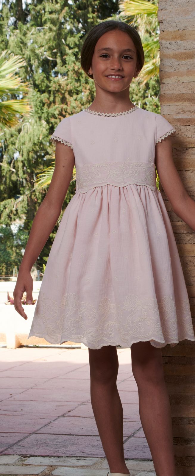 Vestidos de ceremonia y calle Montserrat Lozano